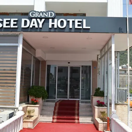 Grand Day Hotel *