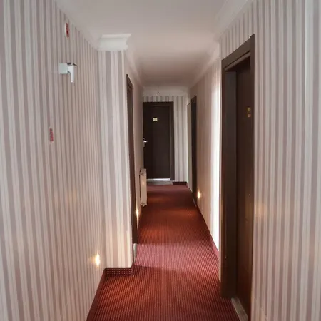 Grand Day Hotel *